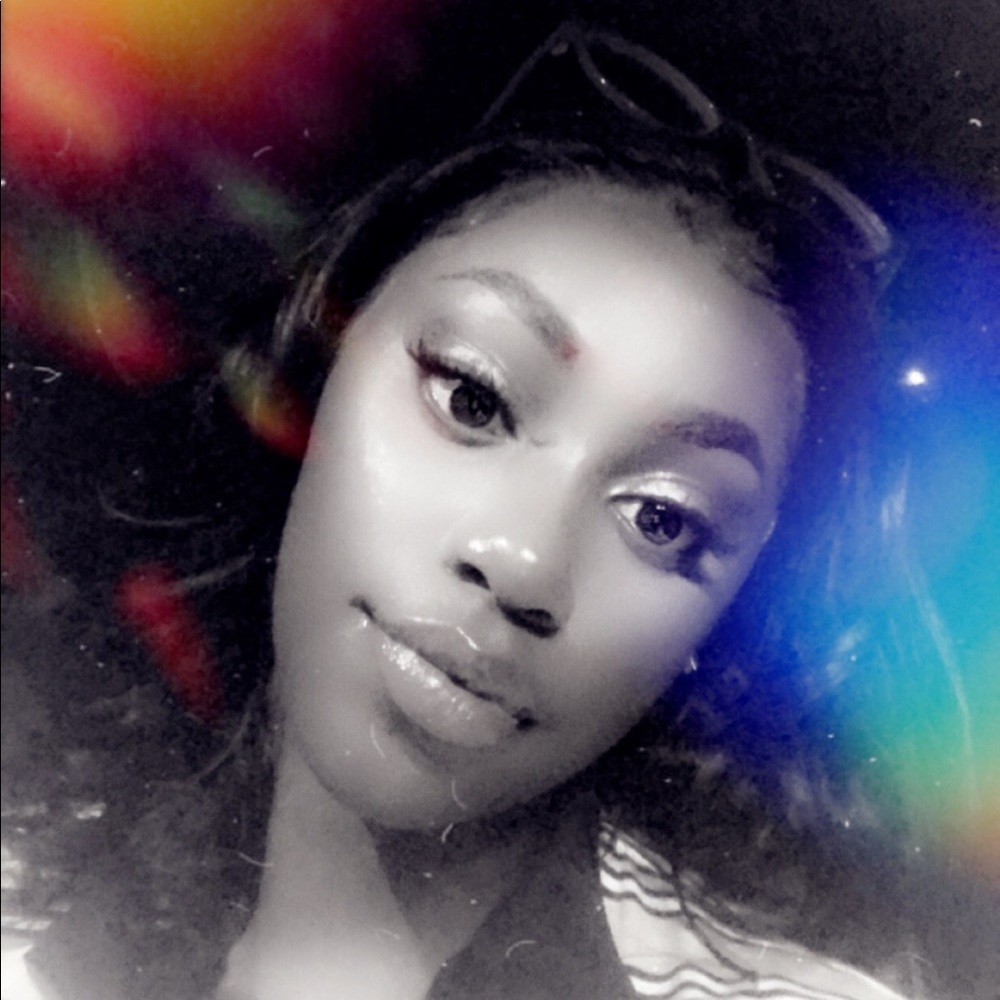 Meet your Posher, Elysiha